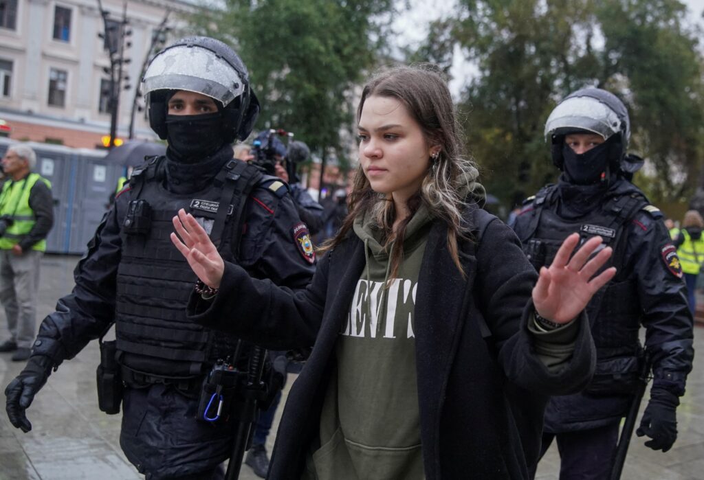 Más de 680 detenidos en protestas contra la movilización de Putin