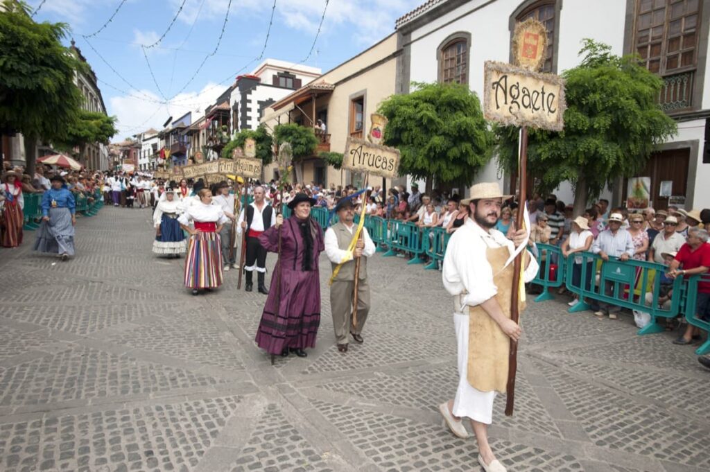 Dos años después Gran Canaria celebra la Romería-Ofrenda del Pino