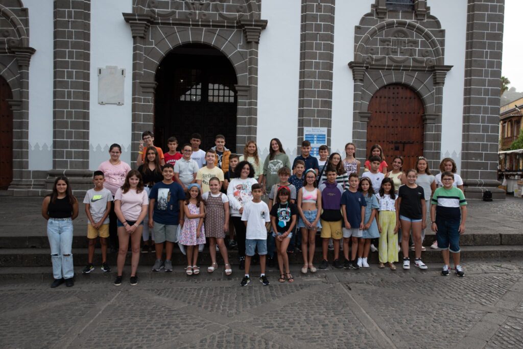 La Romería-Ofrenda reúne a 52 jóvenes verseadores de Canarias