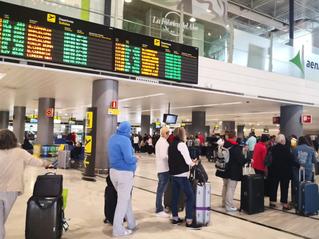 Los aeropuertos canarios baten récord. Imagen Aeropuerto de Fuerteventura. Imagen de recurso
