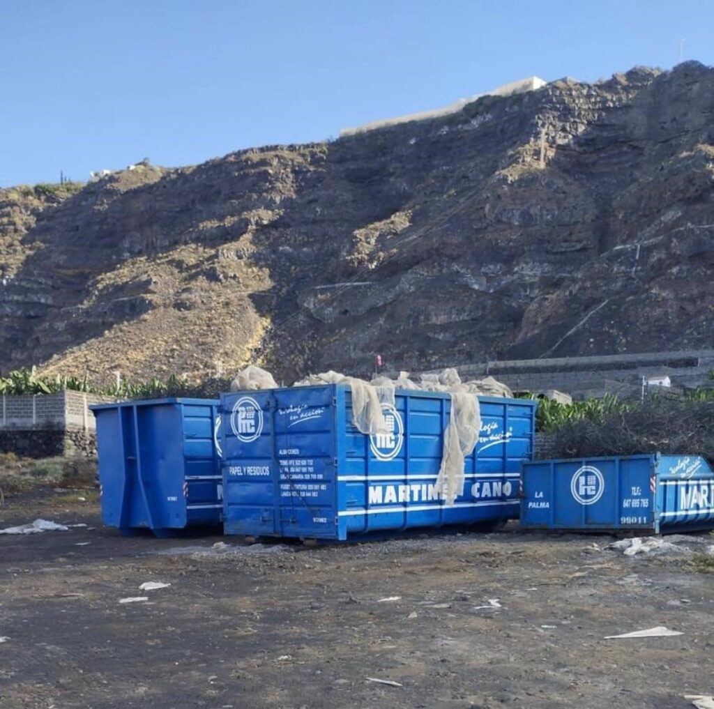 Retiran más de 207 toneladas de residuos de invernaderos afectados por la erupción en La Palma