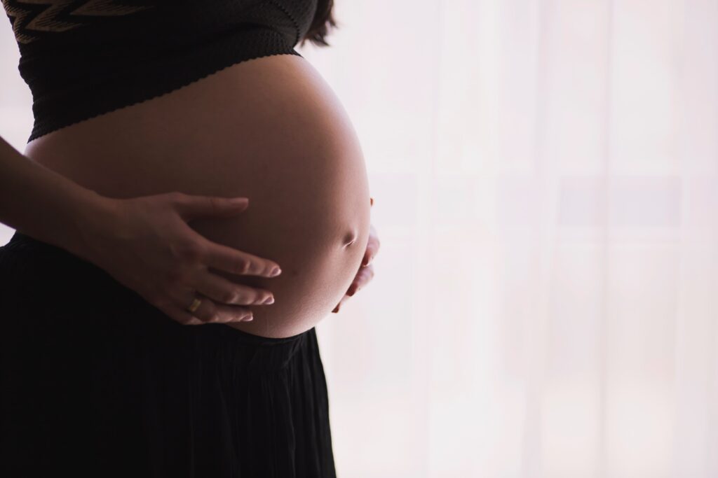 Doctoras y abogadas denuncian discriminación laboral por embarazo