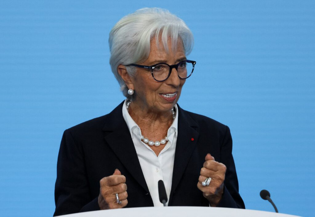 Lagarde aleja una bajada de los tipos al menos hasta 2025 y asegura que no volverán al nivel de años pasados