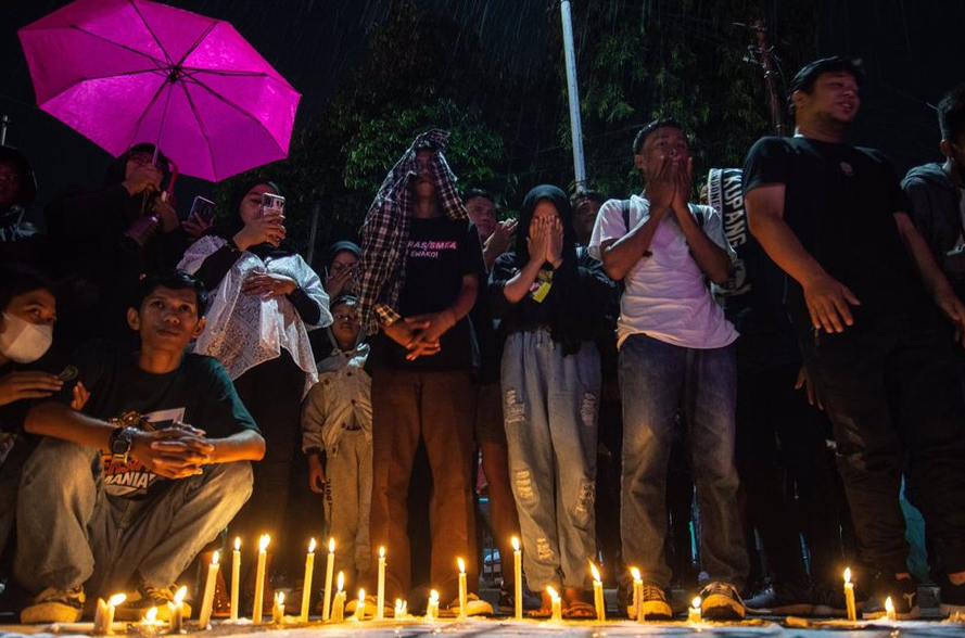 Los fallecidos suben a 133 tras un partido de fútbol en Indonesia