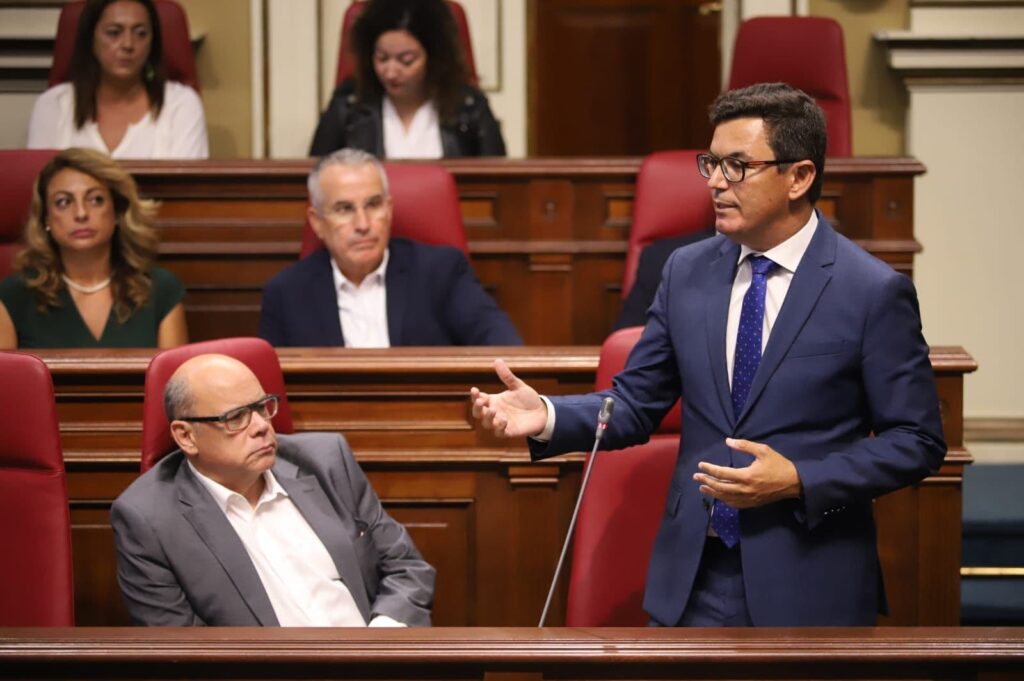 Pablo Rodríguez (CC) presenta 900 avales a su candidatura al Parlamento