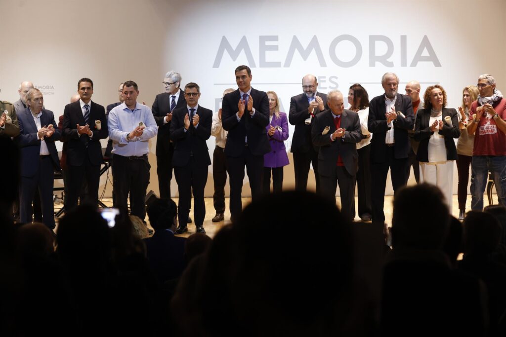 El presidente del Gobierno, Pedro Sánchez, participa en un homenaje en el "Día de recuerdo a las víctimas del golpe militar, la guerra y la dictadura"