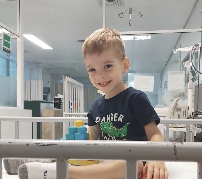 Oliver se somete a su primera operación para tratar la hidrocefalia