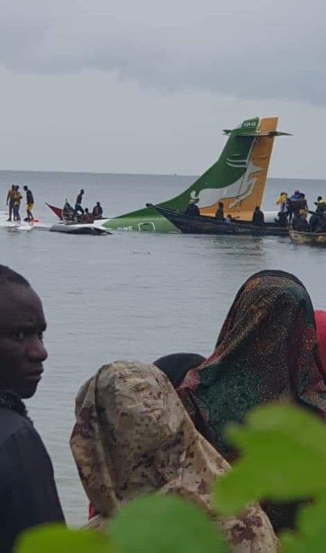 Un avión de pasajeros se estrella en el lago Victoria