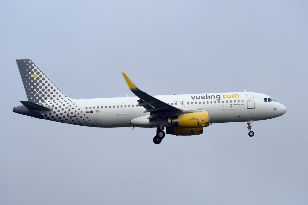 Vueling cancela 58 vuelos para este lunes por la huelga de tripulantes de cabina