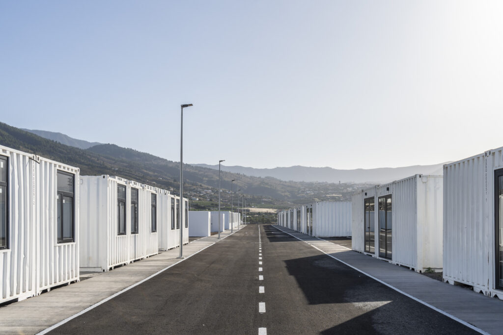 El Gobierno de Canarias entrega 44 viviendas modulares para los afectados en La Palma