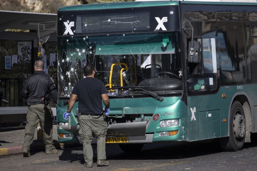 Al menos un muerto y 14 heridos tras la explosión de dos bombas en Jerusalén