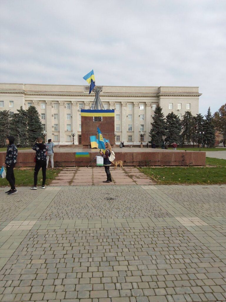 Ucrania iza su bandera en Jersón tras la retirada rusa
