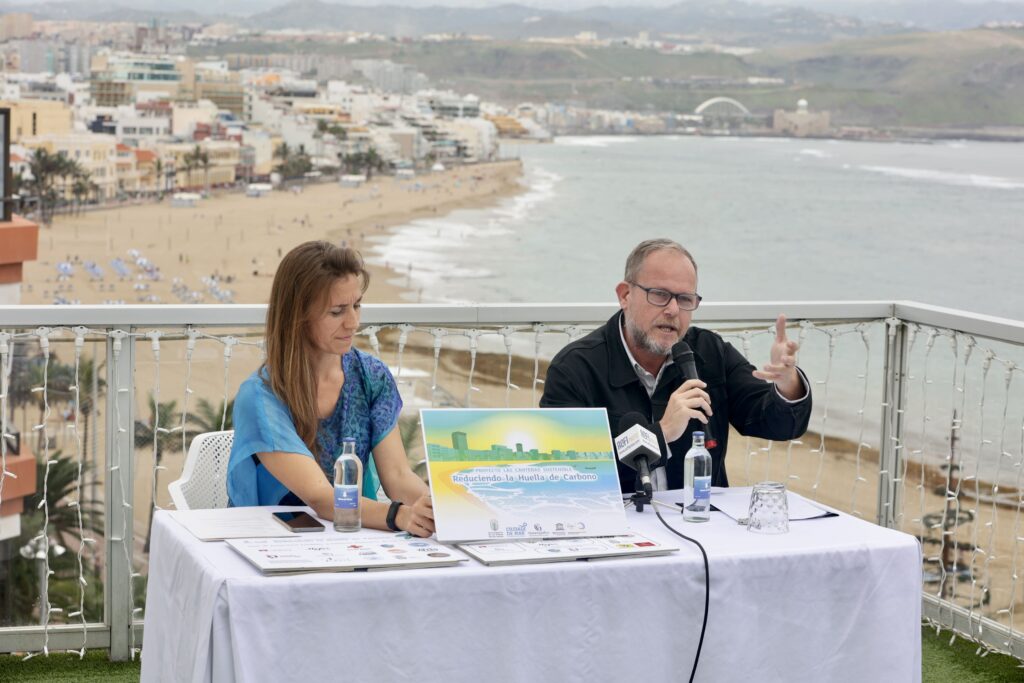 Ciudad de Mar impulsa la reducción progresiva de la huella de carbono de la Playa de Las Canteras