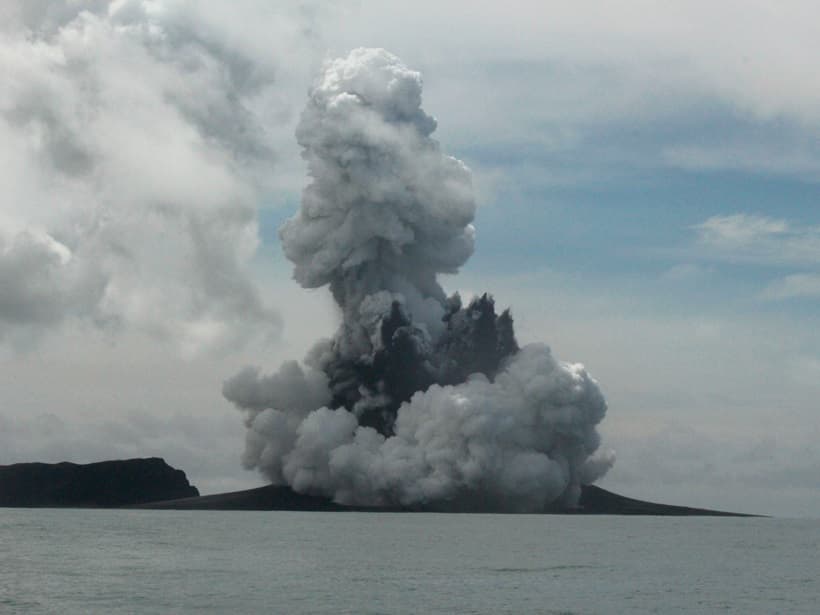 La Tierra tembló durante ocho horas tras la erupción del volcán Hunga-Tonga