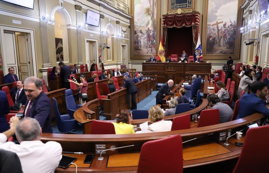 El decreto ley impera en la décima legislatura del Parlamento de Canarias