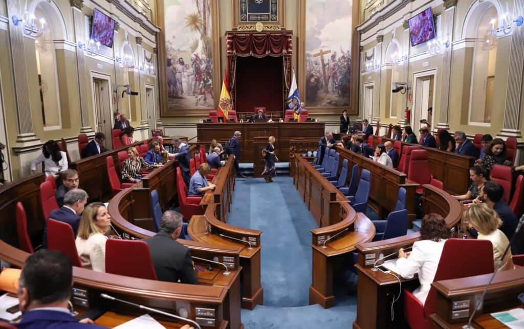Canarias acuerda subir el presupuesto en Cultura en la segunda jornada del pleno del Parlamento