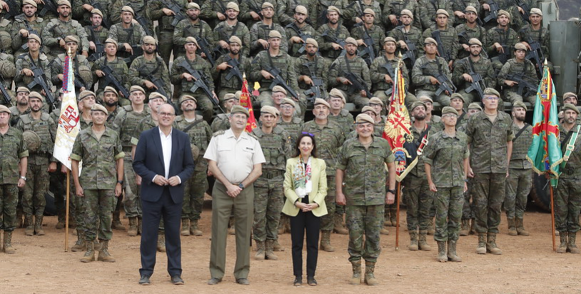 La ministra de Defensa visita las unidades del Ejército de Tierra y Armada en Las Palmas de Gran Canaria