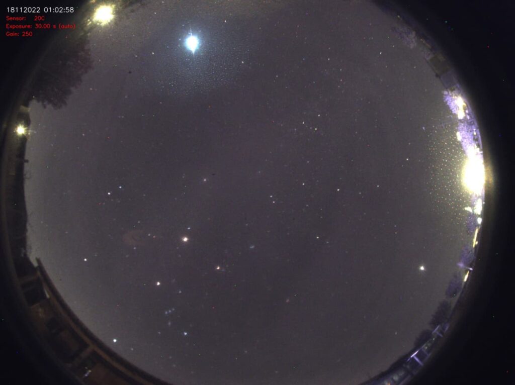 A pesar de que las Táuridas no tienen la intensidad de las Perseidas, estasenormes bolas de fuego que atraviesan el cielo a 100,000 km/h