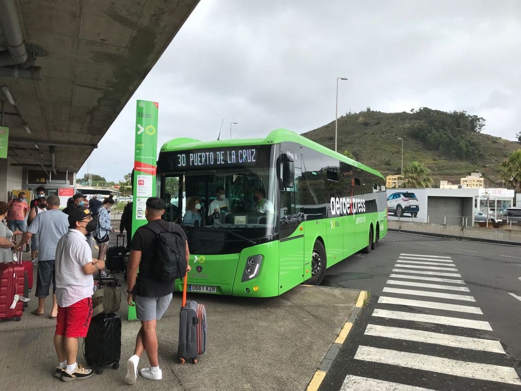 El Gobierno reclama que el transporte público siga siendo gratuito en 2024 en Canarias