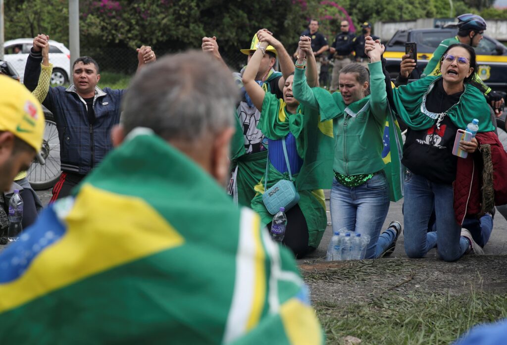 Partidarios de Bolsonaro bloquean las carreteras de Brasil