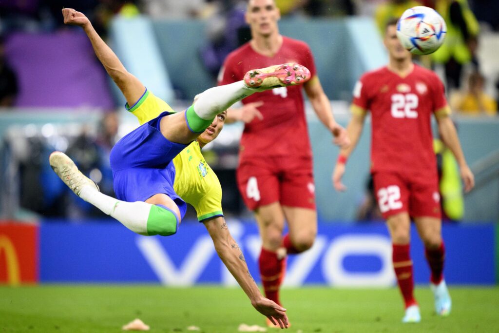 Brasil lidera el grupo G tras ganar a Serbia con dos tantos de Richarlison (2-0)