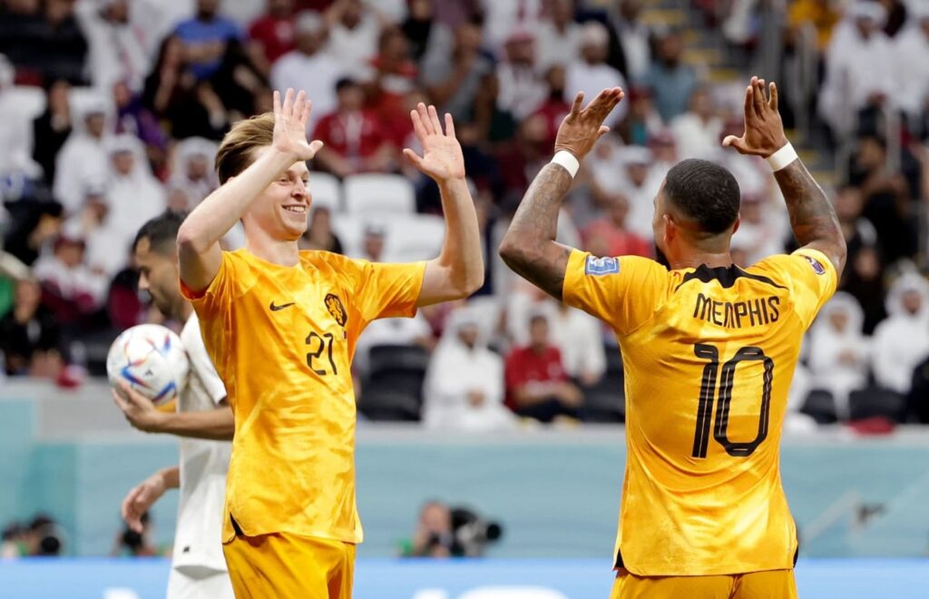 2-0. Países Bajos se clasifica como primera de grupo al ganar a Catar