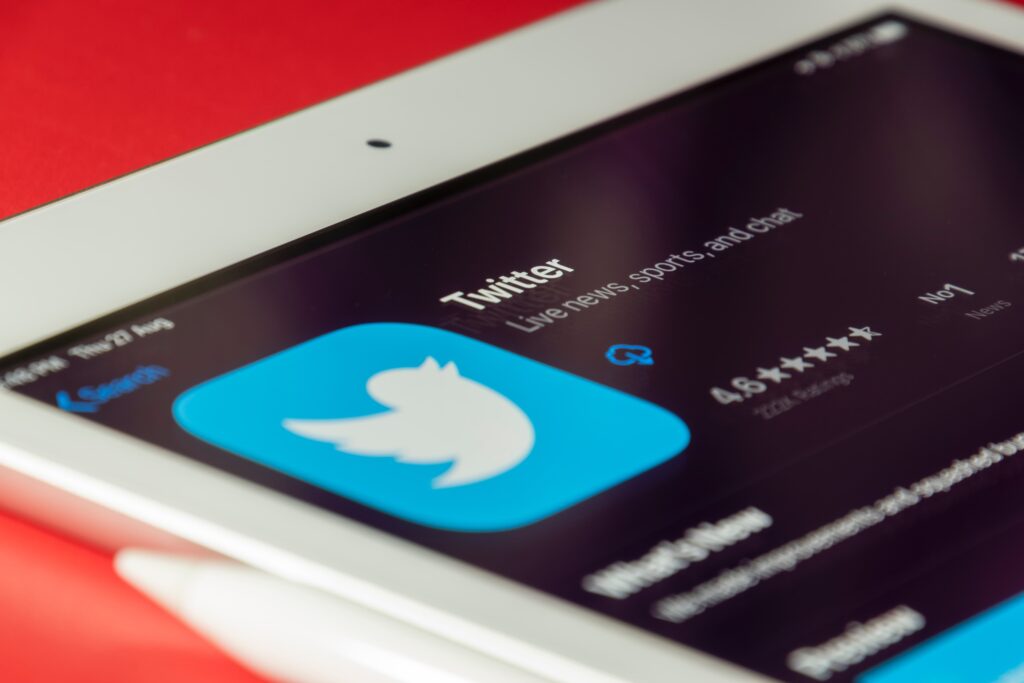 UGT insta a TwitterSpain a cumplir legislación para despidos colectivos