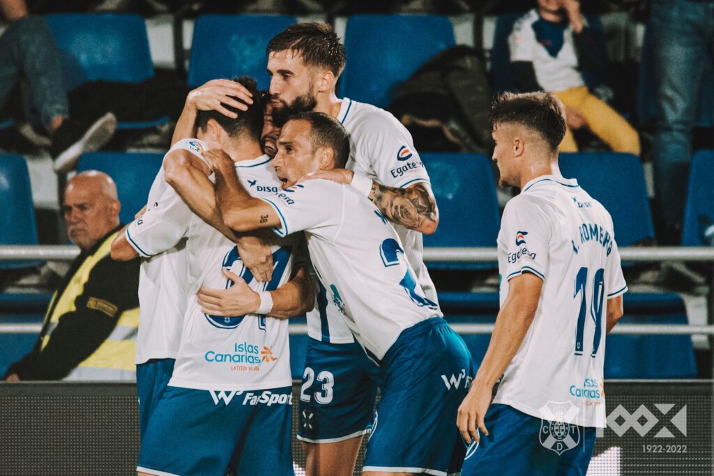 El Tenerife suma un triunfo en casa ante el Alavés (2-1)