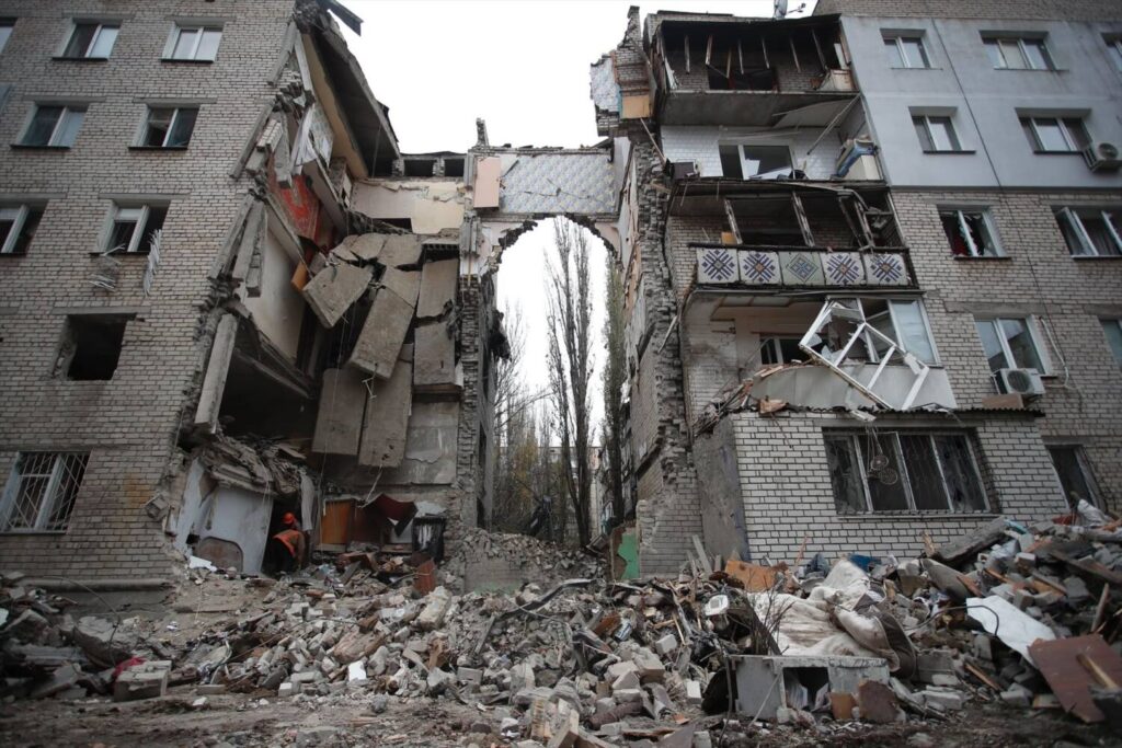 Ucrania confirma tres muertos y ocho heridos en varios ataques rusos sobre Jersón