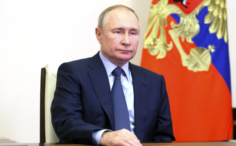 Rusia anuncia la prohibición de vender petróleo a los países que fijen un tope en el precio