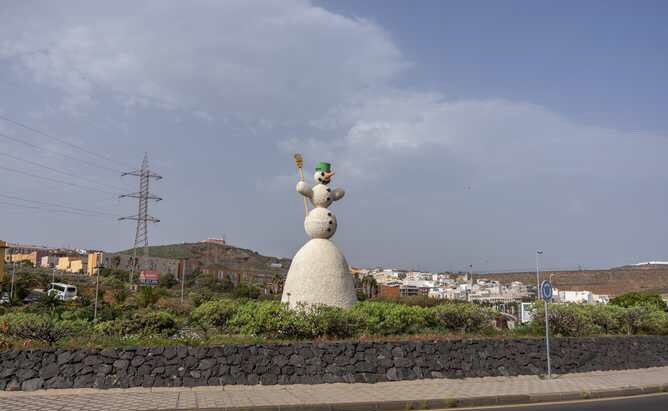 La estatua "más fea" del país, el Muñeco de Nieve de Tenerife, busca aprecio