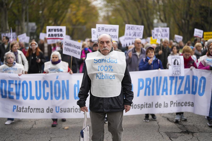 Más de 10.000 personas protestan en Madrid contra la "privatización" de la sanidad