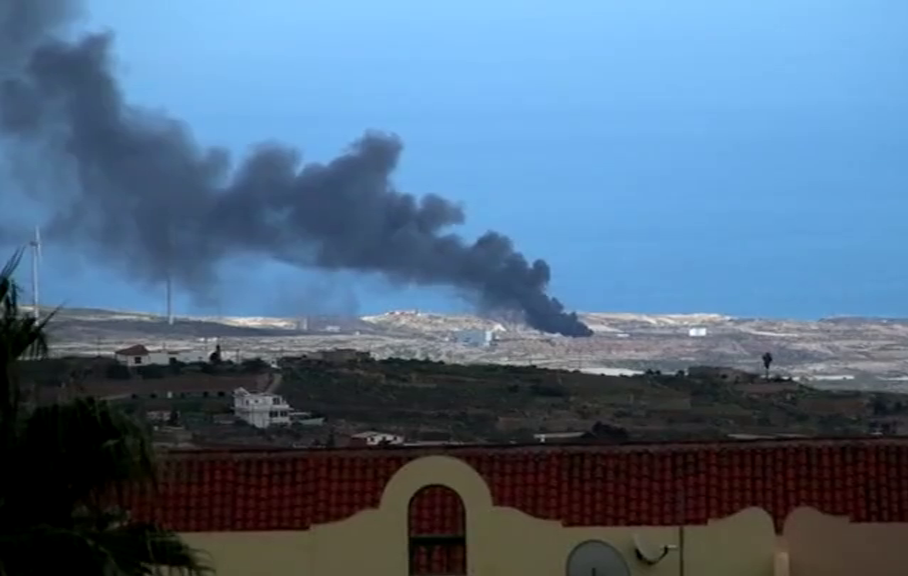 Controlado un incendio en el exterior de la planta insular de residuos de Tenerife