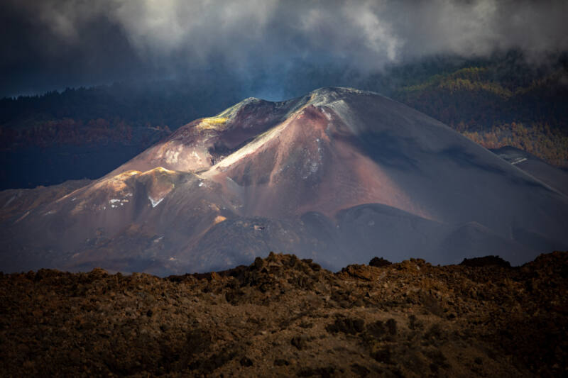 Así se ve el volcán Tajogaite a vista de dron un año después