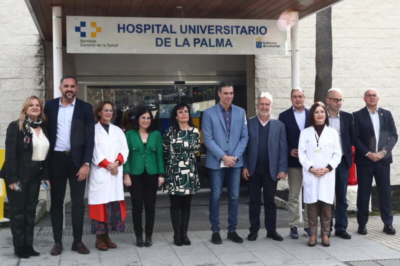 Pedro Sánchez defiende el acceso a técnicas diagnósticas de alta calidad en su visita al Hospital Universitario de La Palma