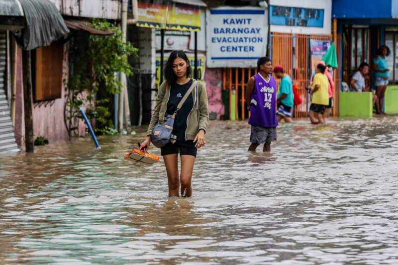 Al menos 17 muertos y más de 70.000 evacuados por las inundaciones en Filipinas