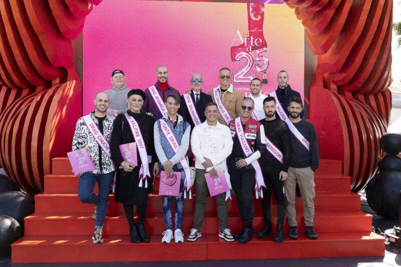 Algunos de los Drags coronados han participado en la presentación de la publicación "El arte a 25 centímetros del suelo" con motivo del 25 aniversario de la Gala Drag Queen / Ayuntamiento de Las Palmas