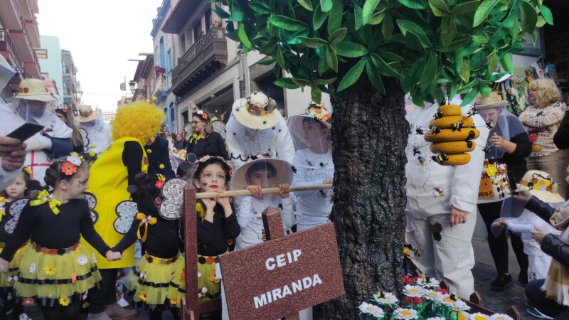 Un millar de escolares anuncian la llegada del Carnaval de Santa Cruz de La Palma con el Coso Infantil 