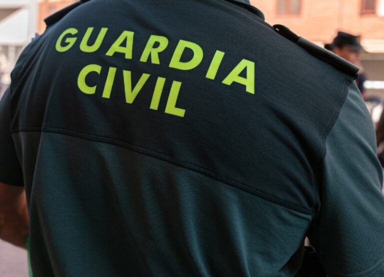 Detienen al empleado de una empresa de alquiler de coches en Canarias por apropiarse de dinero de clientes