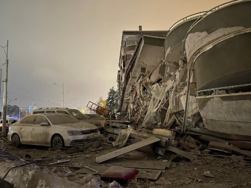 Más de 1.000 muertos en terremoto entre Turquía y Siria
