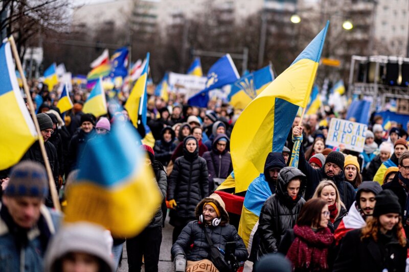 Europa sale a la calle Miles por el aniversario de la guerra de Ucrania