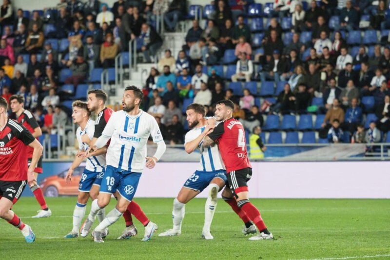 1-0. El Tenerife vence al Mirandés con un penalti