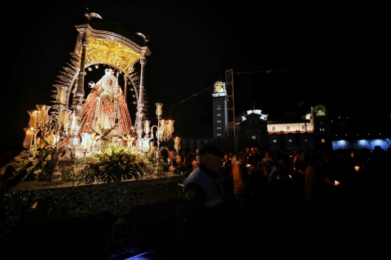 Procesión de las candelas por la Virgen de Candelaria