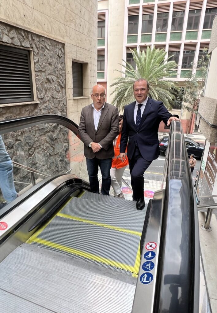 Inauguran las nuevas escaleras mecánicas de Primero de Mayo, en Gran Canaria