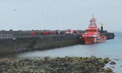 Salvamento rescata al este de Lanzarote a 54 ocupantes de una neumática