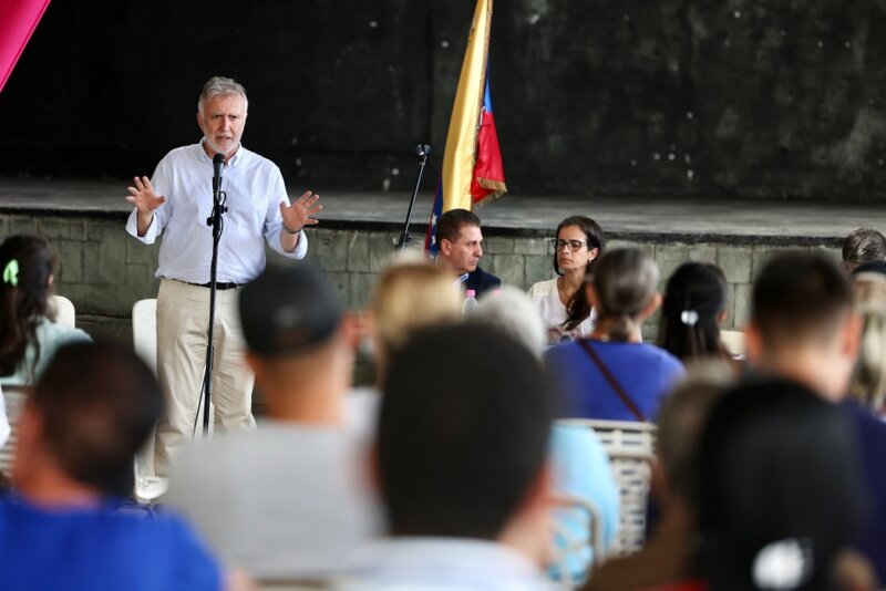 Torres visita a los residentes canarios en Venezuela