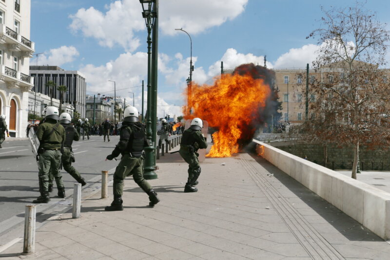 Disturbios en Grecia este domingo en protesta por como han respondido las autoridades al accidente de tren de Tempi