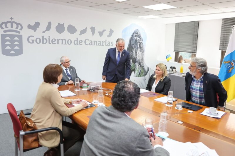 El presidente Ángel Víctor Torres otorga los Premios Canarias 2023