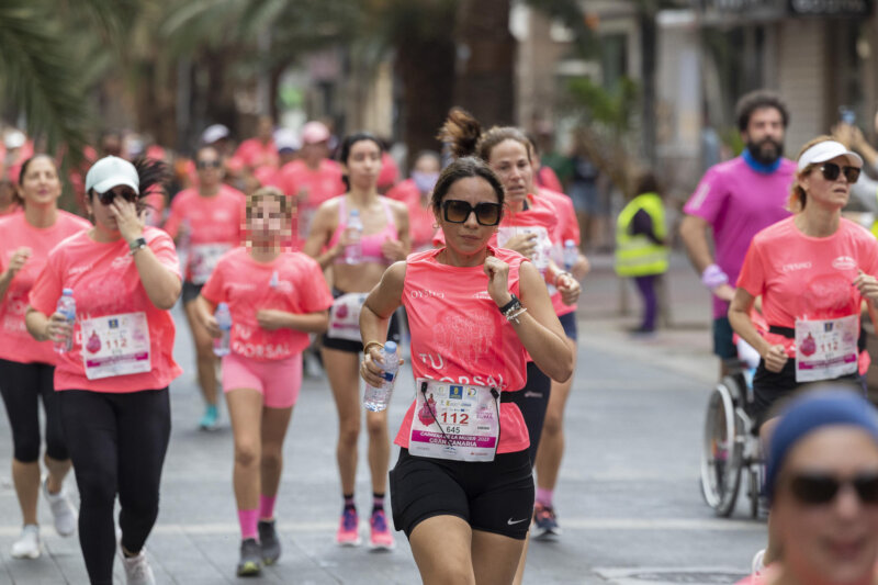 La triatleta Helena Negro gana la Carrera de la Mujer 2023 en Las Palmas