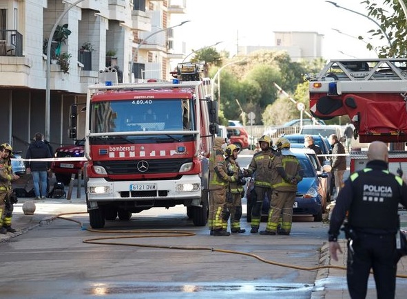 Mueren tres personas en incendio en vivienda de Rubí, Barcelona